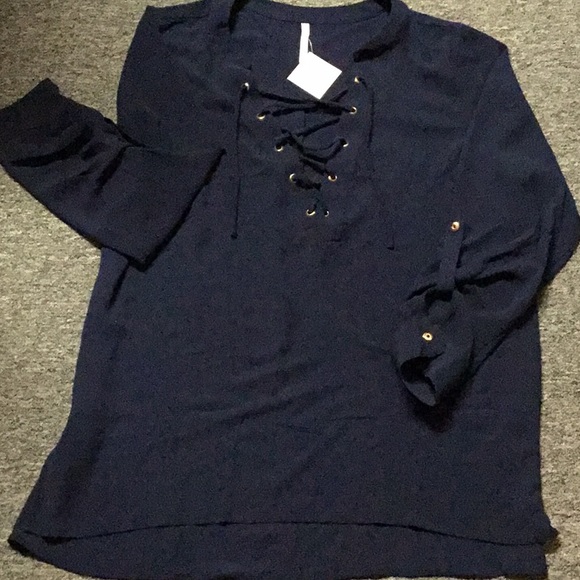 Hanging out with girls blouse - Picture 2 of 4